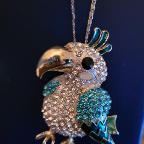 Fabulous Parrot Brooch, Doubles as a Pendant - Picture 7 of 7